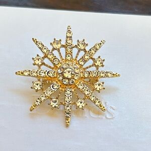 Gold Tone Starburst Crystal Rhinestone Brooch Pin NWOT Girl